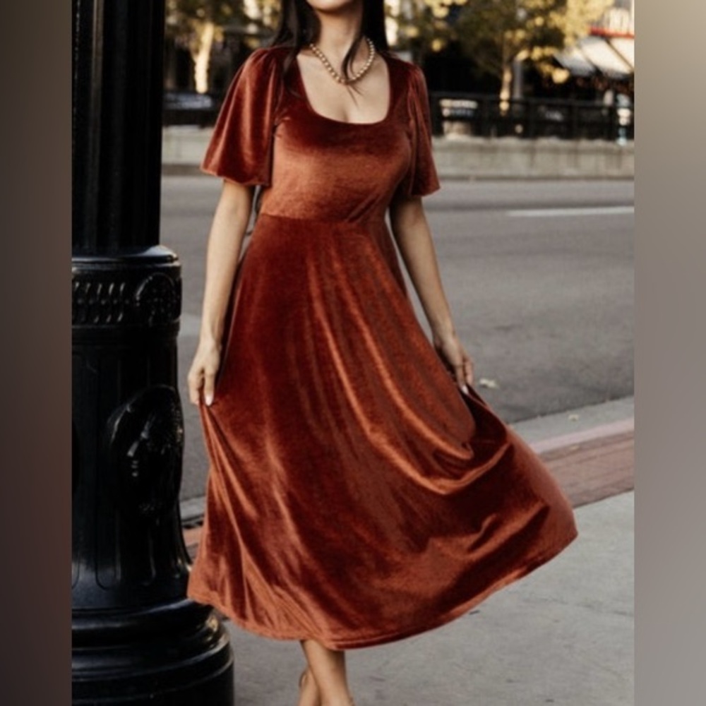 Baltic Born // Nora Velvet Midi Dress